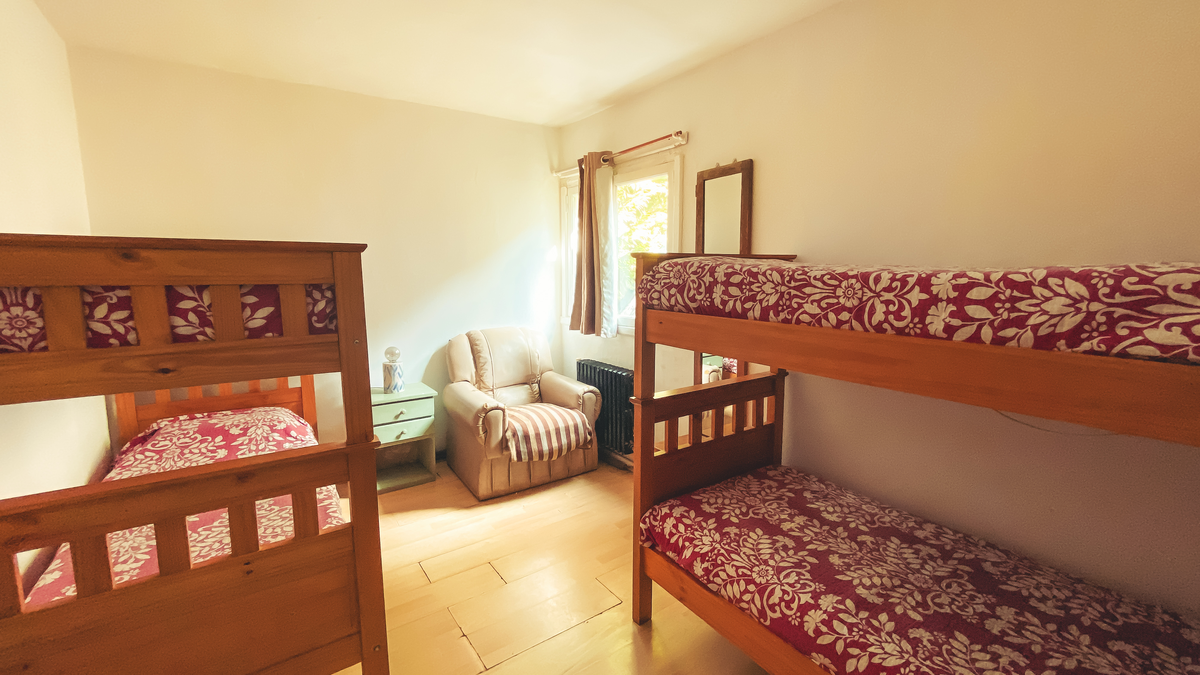 habitación cuadruple con baño privado